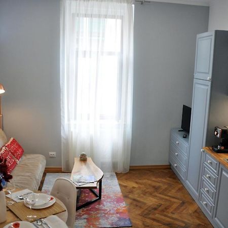 Black Gate - 2 Bedroom Apartment In The Heart Of Old Town With Free Private Secured Parking Брашов Екстер'єр фото