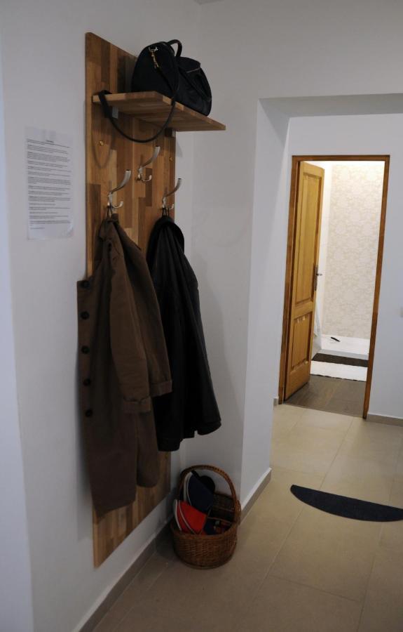 Black Gate - 2 Bedroom Apartment In The Heart Of Old Town With Free Private Secured Parking Брашов Екстер'єр фото
