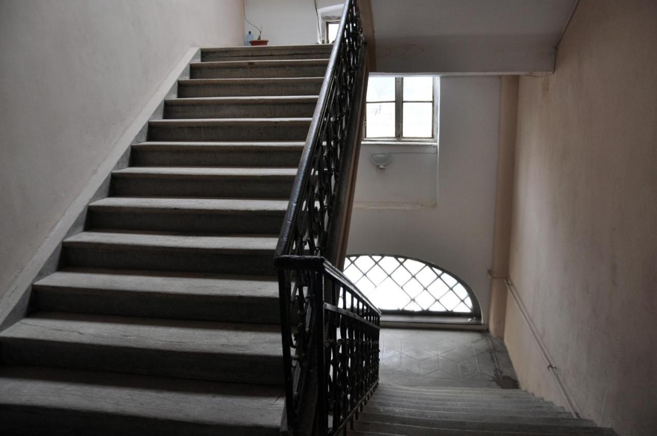 Black Gate - 2 Bedroom Apartment In The Heart Of Old Town With Free Private Secured Parking Брашов Екстер'єр фото